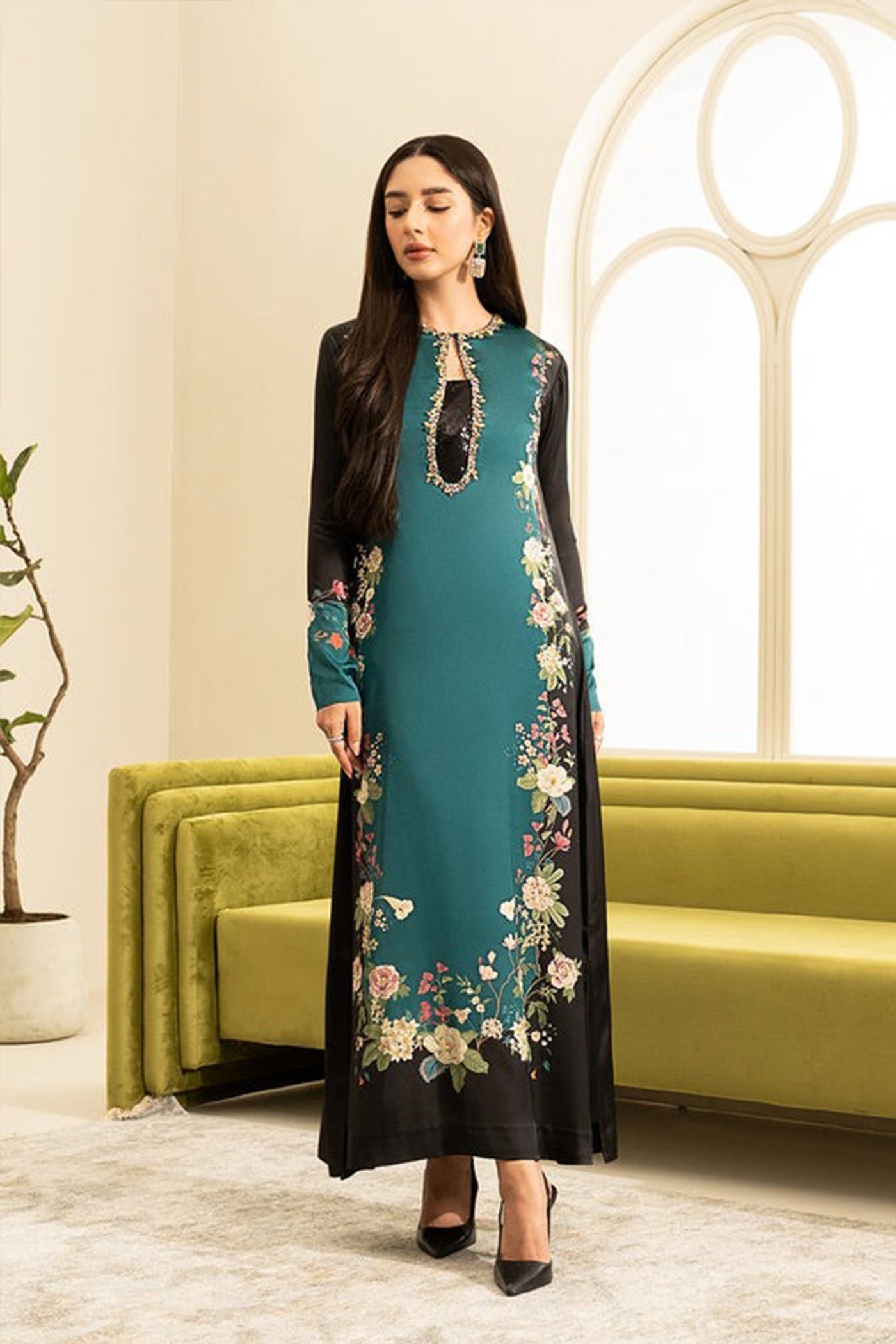QN828-3PC-WINTER Unstitched shamoz silk fabric in floral print.