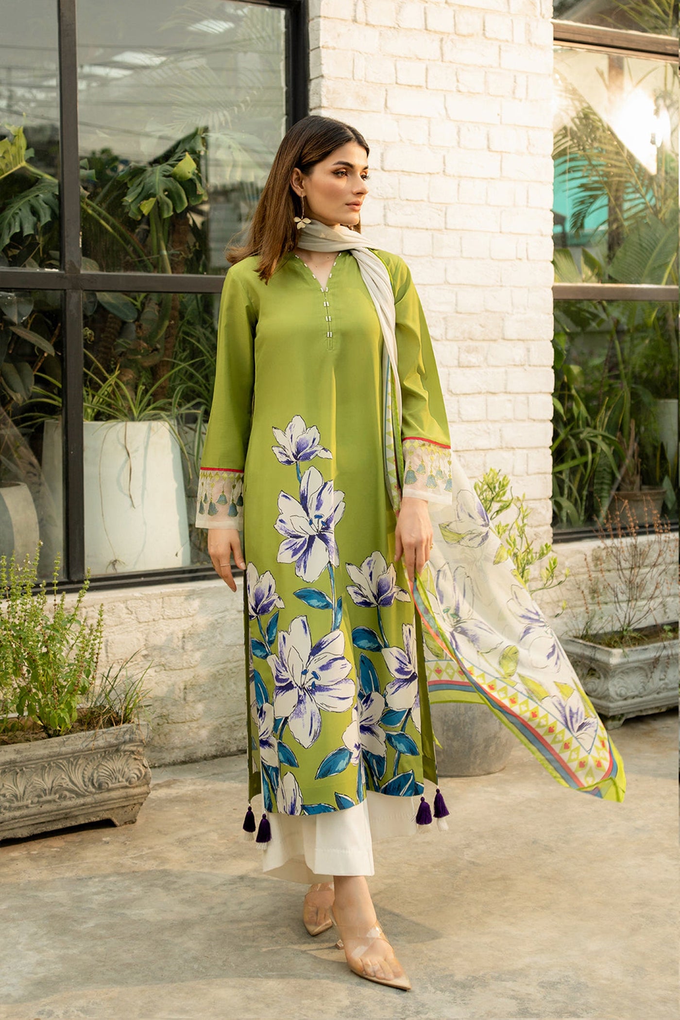 QN829-3PC-WINTER Unstitched shamoz silk fabric in floral print.
