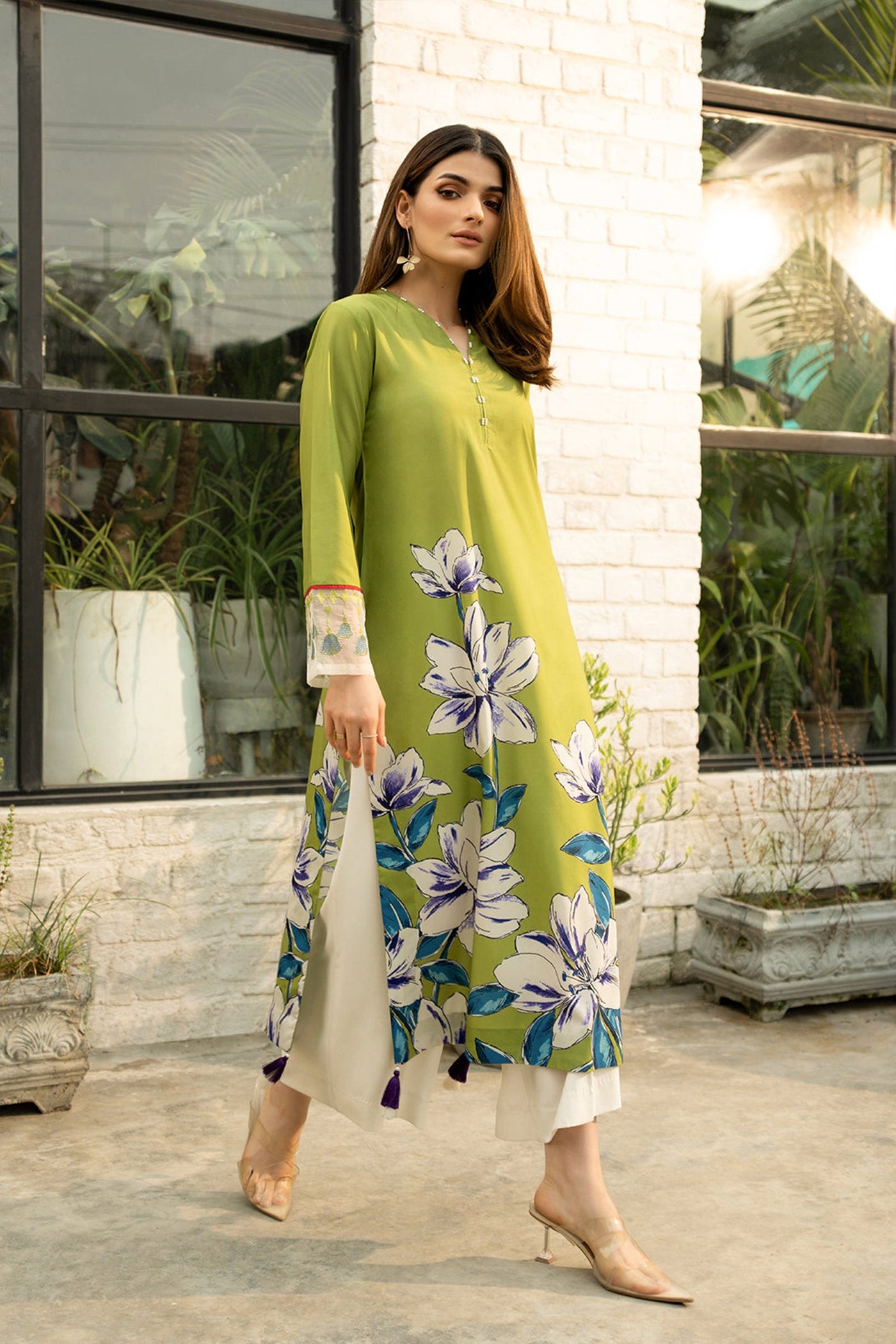 QN829-3PC-WINTER Unstitched shamoz silk fabric in floral print.