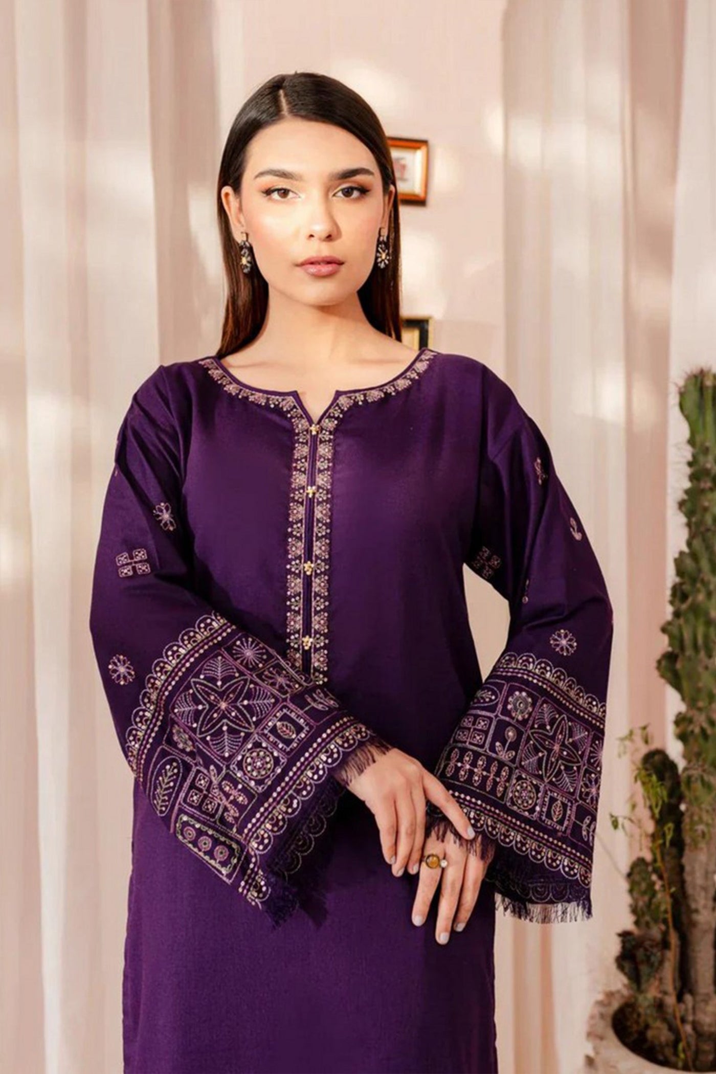QN881 - 2PC Dhanak wool Embroidered Suit